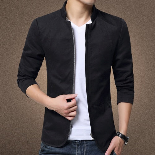 Chaqueta para hombre con cuello levantado.